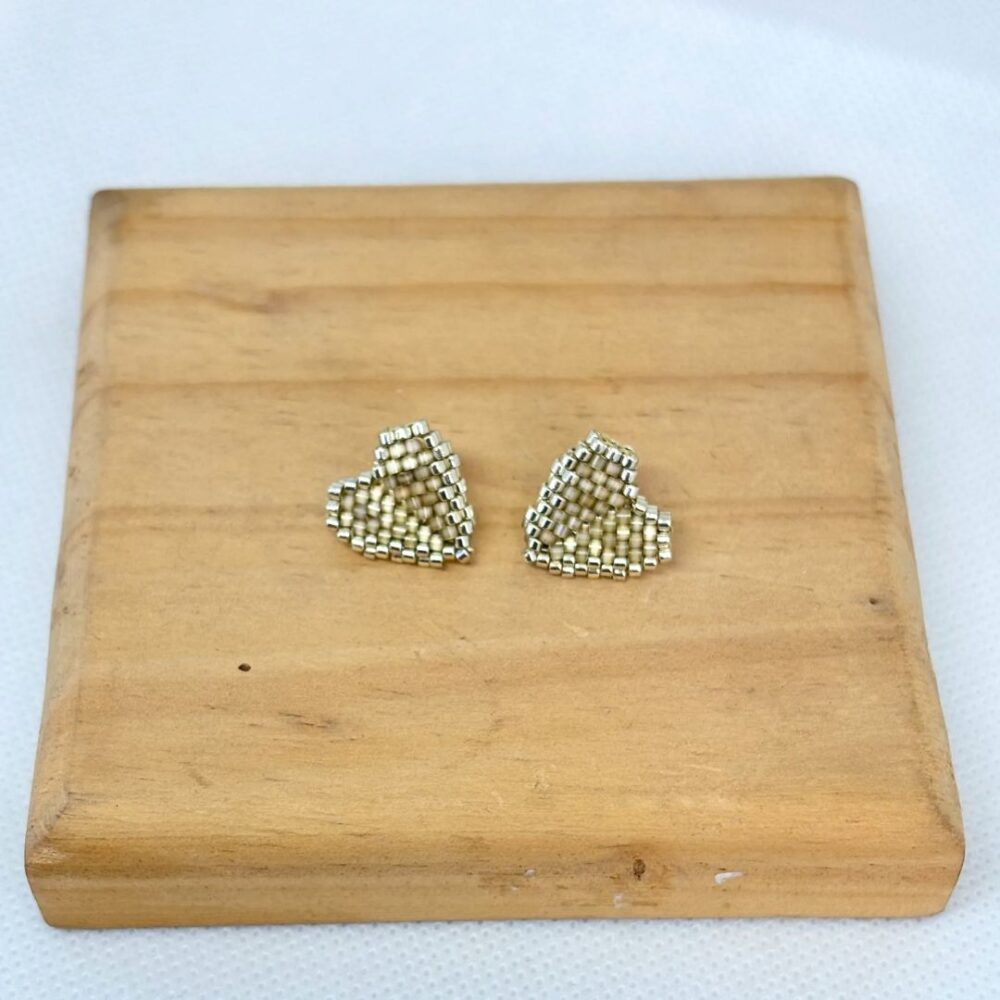 Aretes Tejidos en Miyuki - Corazón Visos en Plata