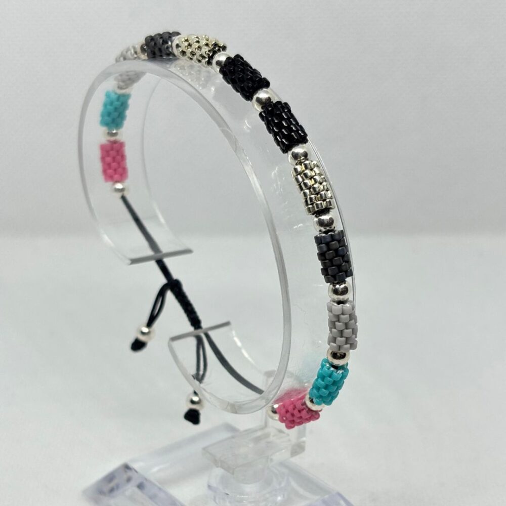 Pulsera tejida en Miyuki - senderos ágata negra