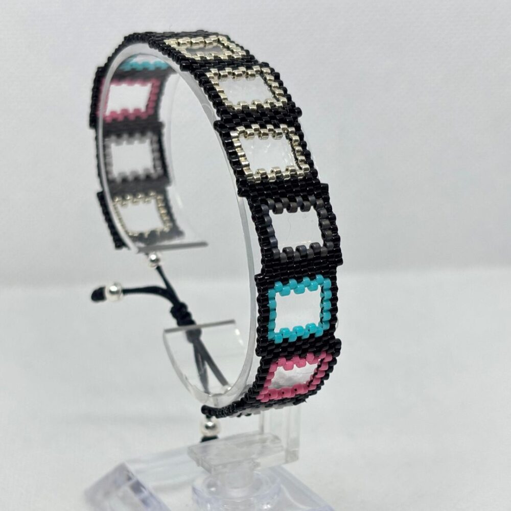Pulsera tejida en Miyuki - Portales Ágara negra