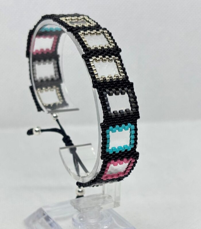 Pulsera tejida en Miyuki - Portales Ágara negra
