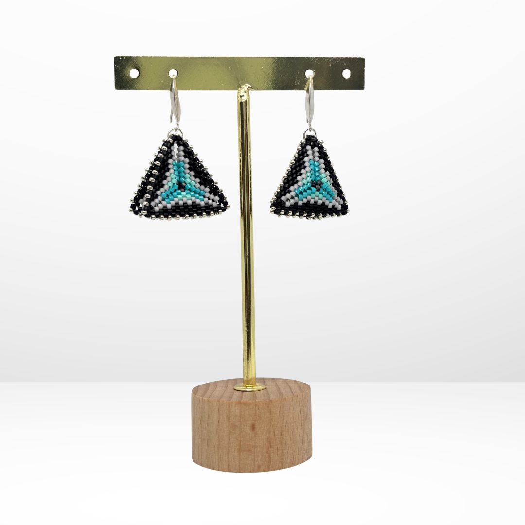 Aretes tejidos en Miyuki - Trilogía Ágata Negra
