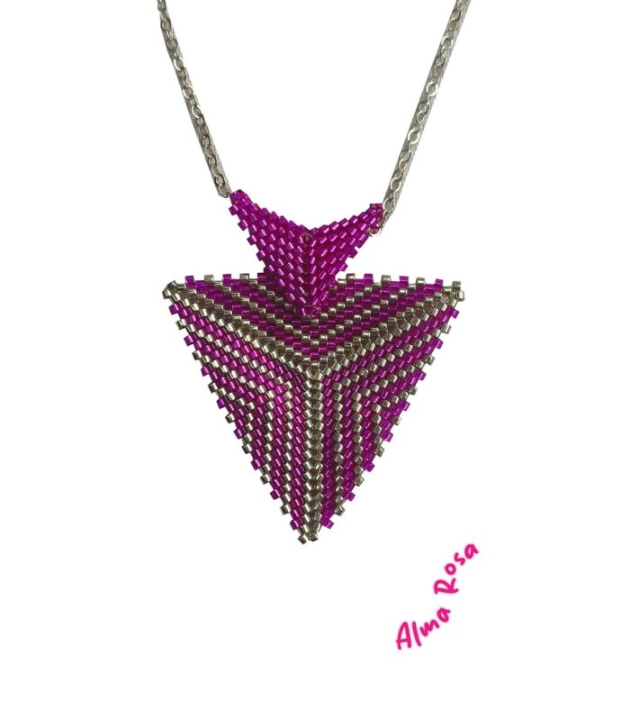 Collar con dije grande